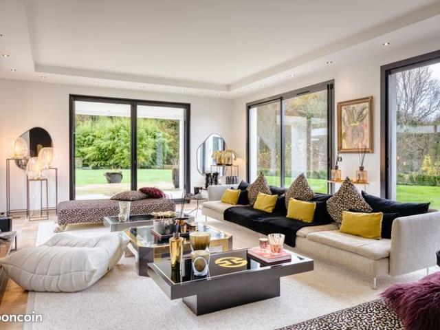Villa 10 pièces 467 m²
