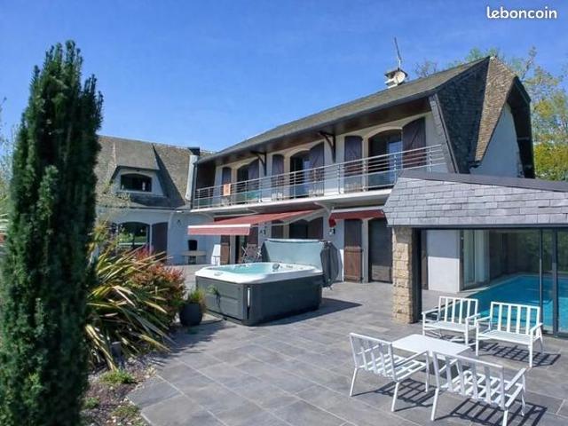 Villa 10 pièces 487 m²