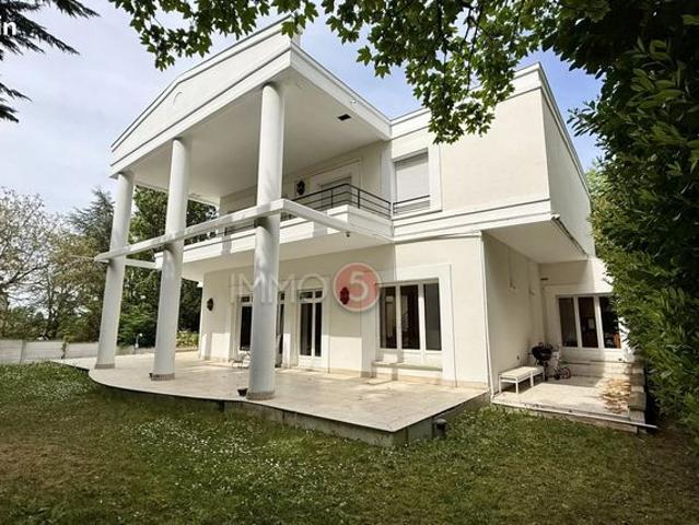 Villa 10 pièces 650 m²