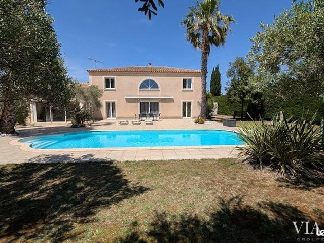 Villa 11 pièces 207 m²