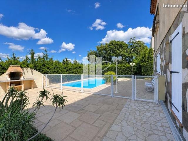 Villa 11 pièces 230 m²