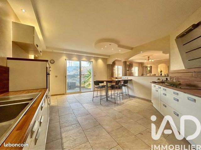 Villa 11 pièces 230 m²