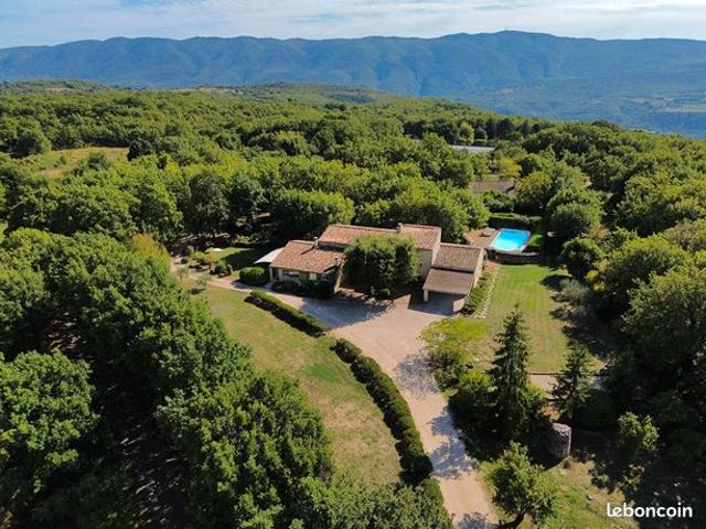 Villa 11 pièces 231 m²