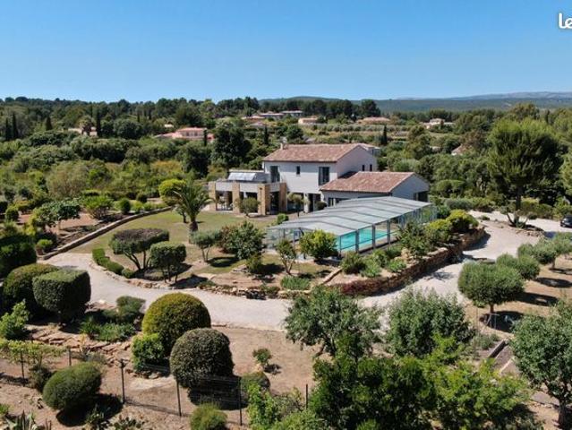 Villa 11 pièces 232 m²