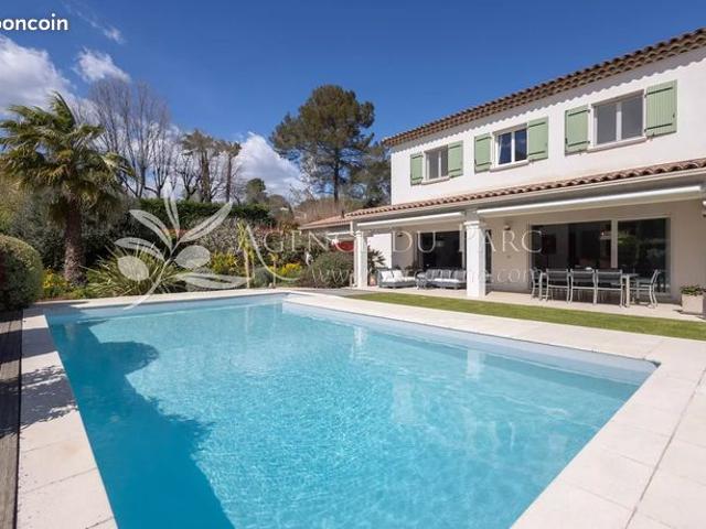 Villa 11 pièces 248 m²