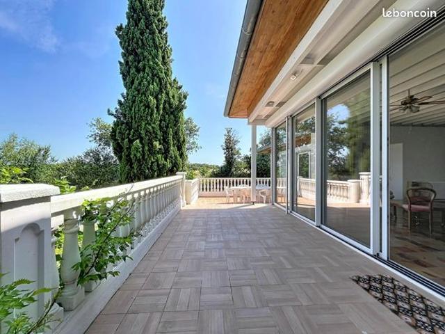 Villa 11 pièces 240 m²