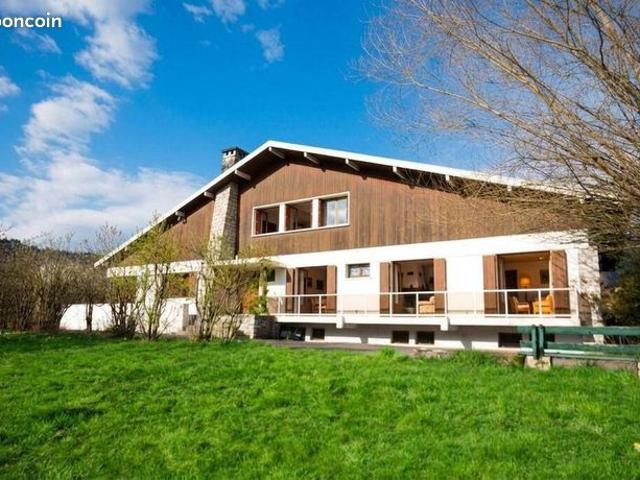 Villa 11 pièces 243 m²