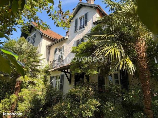 Villa 11 pièces 259 m²