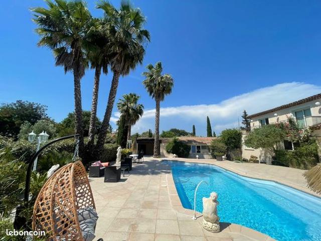 Villa 11 pièces 264 m²