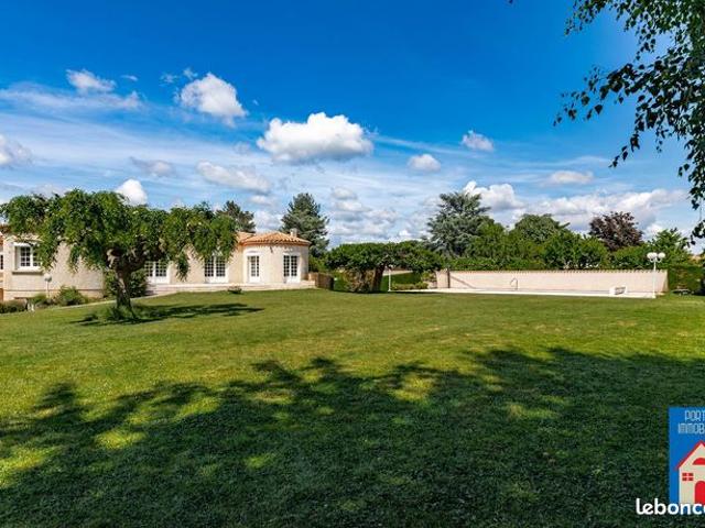 Villa 11 pièces 266 m²