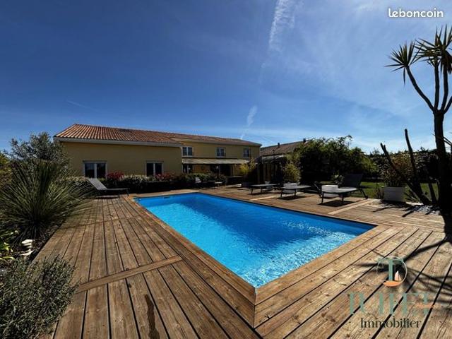 Villa 11 pièces 279 m²