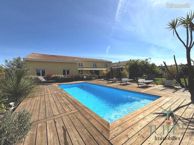 Villa 11 pièces 279 m²