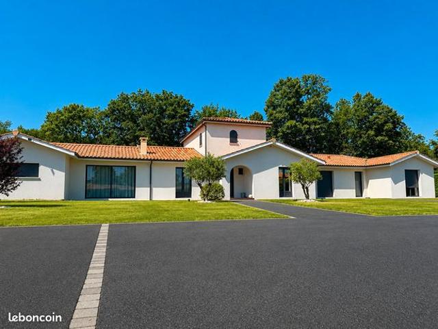 Villa 11 pièces 273 m²