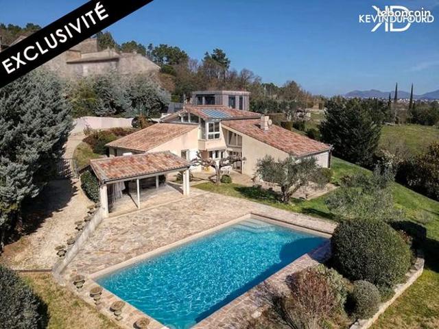 Villa 11 pièces 285 m²