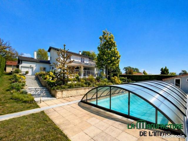 Villa 11 pièces 280 m²