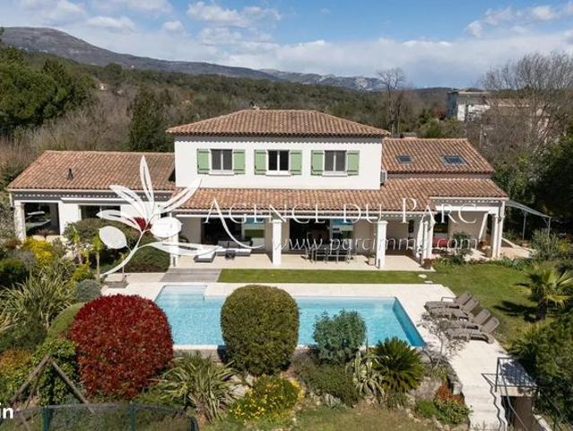 Villa 8 pièces 248 m²