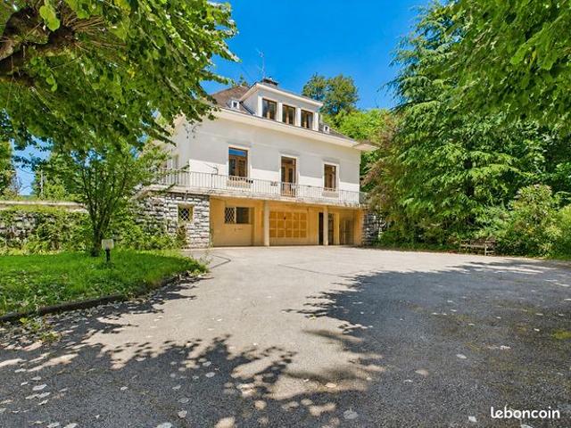 Villa 11 pièces 302 m²