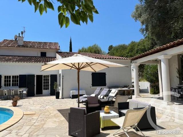 Villa 11 pièces 313 m²