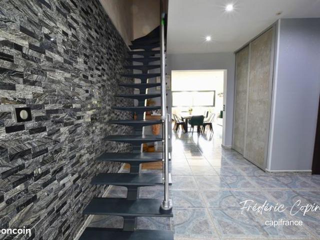 Villa 11 pièces 365 m²