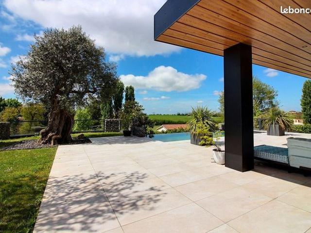 Villa 11 pièces 362 m²