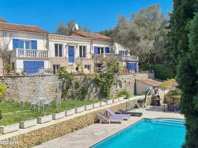 Villa 11 pièces 378 m²
