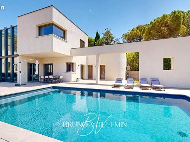 Villa 11 pièces 389 m²