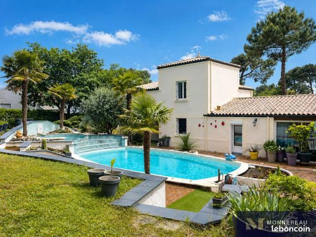 Villa 11 pièces 398 m²