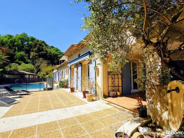 Villa 11 pièces 660 m²