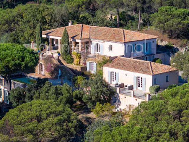 Villa avec piscine et jardin