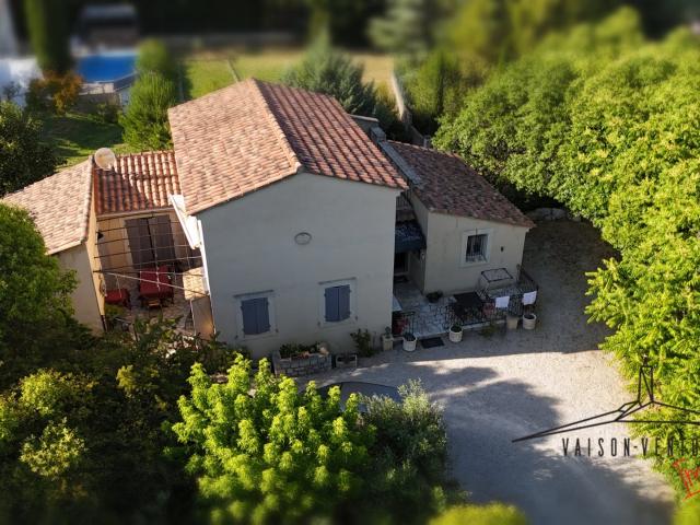 Villa 123 m2 Jardin clos piscinable Double garage Proche Vai. 120m² Sablet