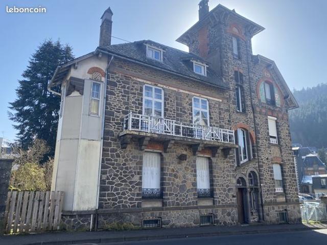 Villa 12 pièces 200 m²