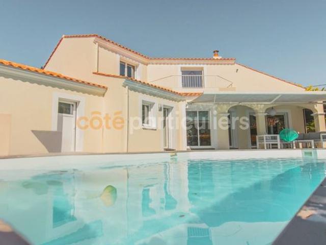 Villa 12 pièces 251 m²