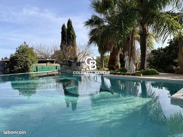 Villa 12 pièces 275 m²
