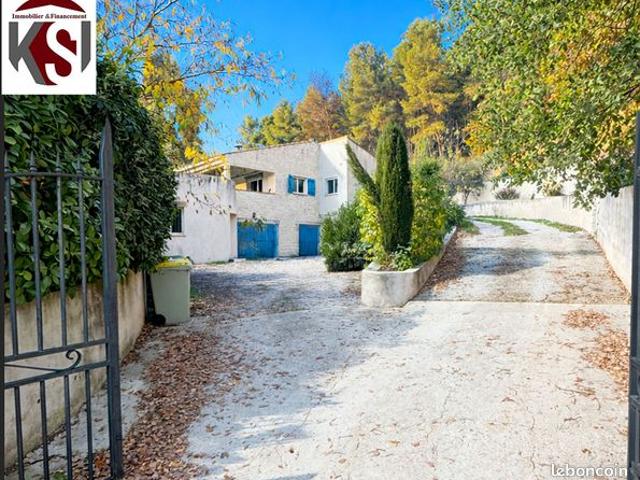 Villa 12 pièces 277 m²