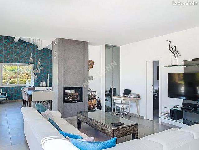 Villa 12 pièces 280 m²