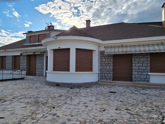 Villa 12 pièces 280 m²