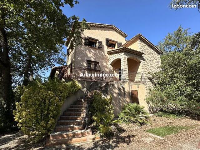 Villa 12 pièces 290 m²