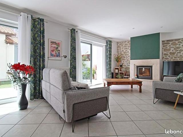 Villa 12 pièces 292 m²