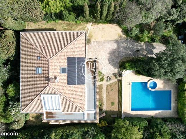 Villa 12 pièces 307 m²