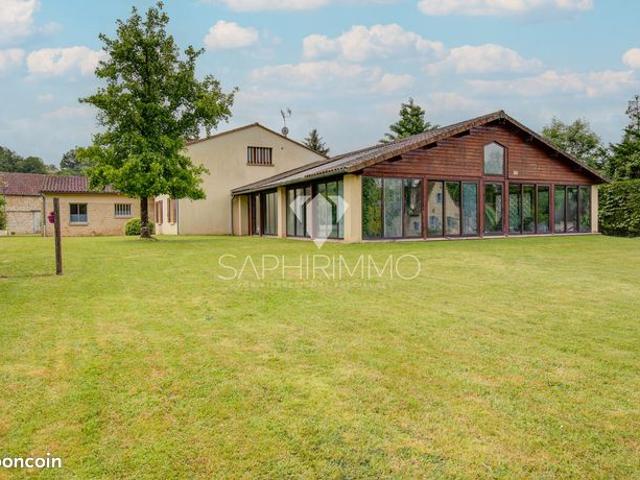 Villa 12 pièces 300 m²