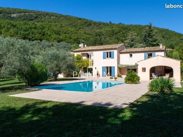 Villa 12 pièces 311 m²