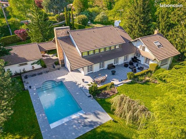 Villa 12 pièces 369 m²