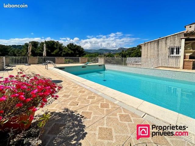 Villa 12 pièces 360 m²