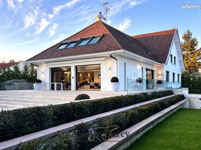 Villa 12 pièces 361 m²