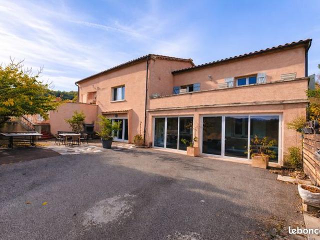 Villa 12 pièces 385 m²