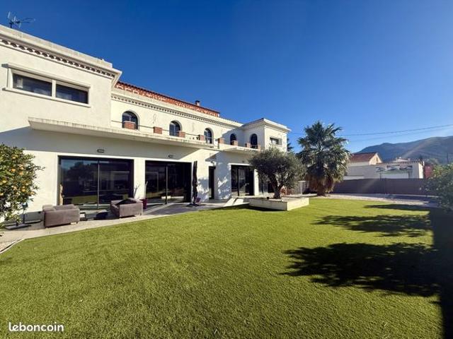 Villa 12 pièces 385 m²