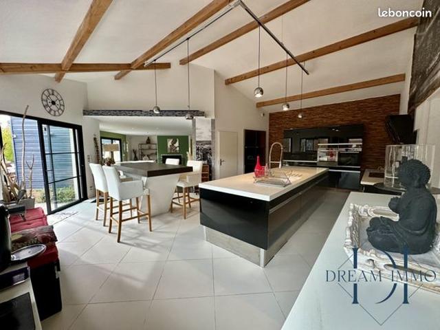 Villa 12 pièces 400 m²