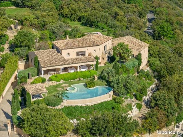 Villa 12 pièces 464 m²