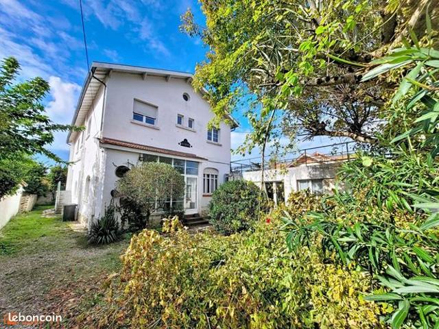 Villa 17 pièces 300 m²