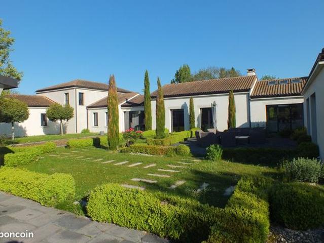 Villa 17 pièces 730 m²